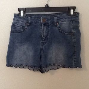 Blue jean shorts with black ripples
